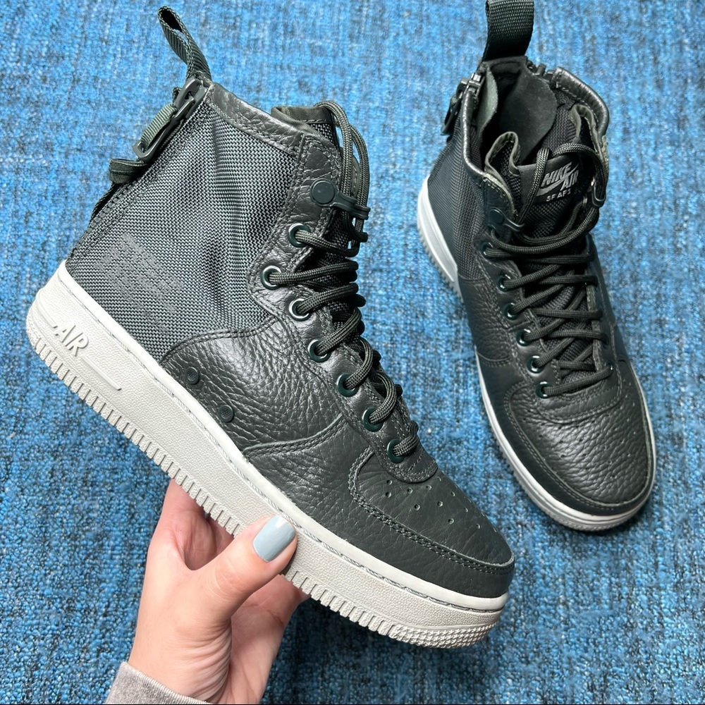 Nike SF Air Force 1 Mid Sneakers Outdoor Green Leather Women's Size 7 Shoes AF1